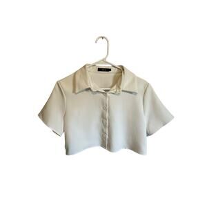 Micas Women's Medium White Cropped Short Sleeve Collared Button Up Blouse